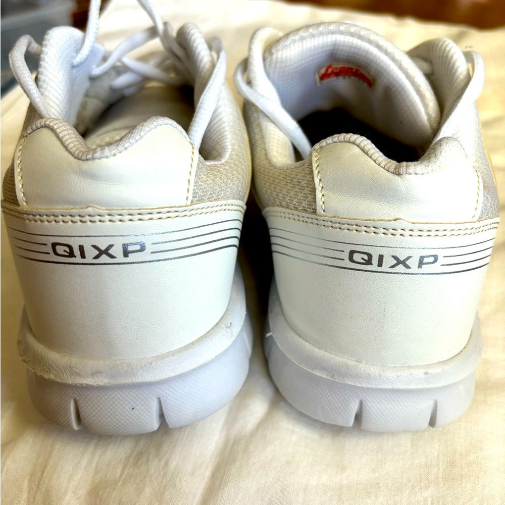 QIXP. Sneakers. Size 41. QIXING. Number one. Good‎ used condition.
